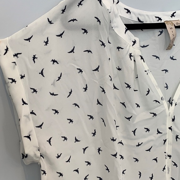 SIZE 1X V-NECK BLUE WHITE FLYING BIRD PRINT SHORT SLEEVE BLOUSE TOP MISIA 42POPS - Picture 4 of 9